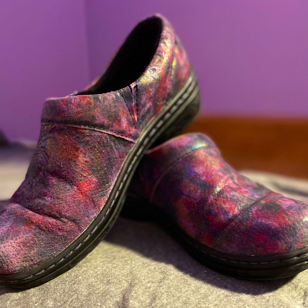 IRIDESCENT KLOGS✨🌞💗